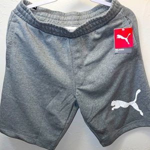 PUMA . Gray sweats . With White linen Puma custom design . Size: M